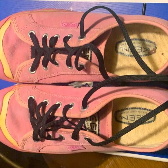 Keen Breast Cancer awareness Shoes - Picture 1 of 7